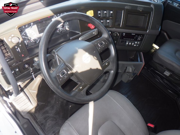 2021-volvo-vnl-760-image-14