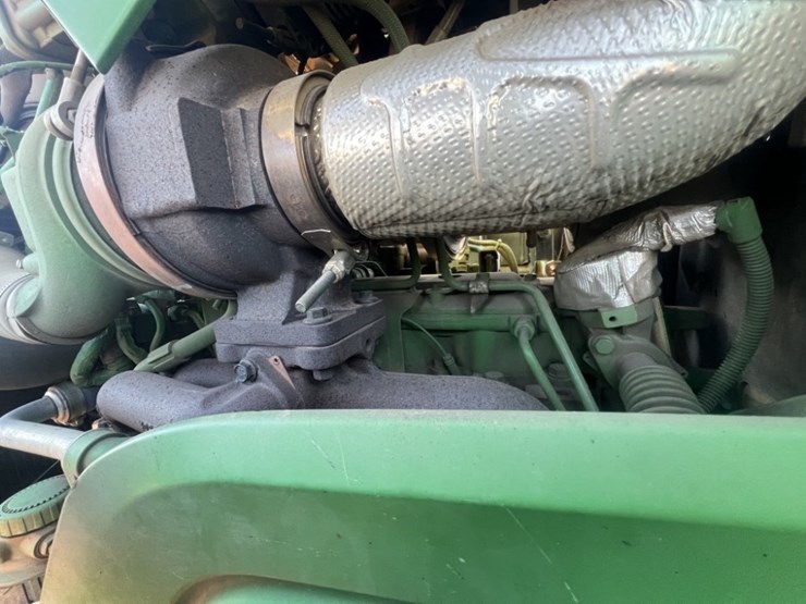 2015-john-deere-6125m-image-11