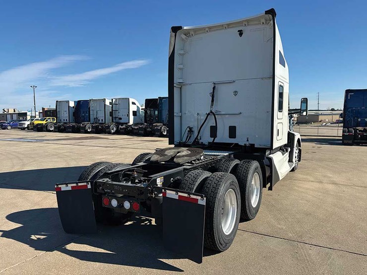 2023-kenworth-t680-image-3
