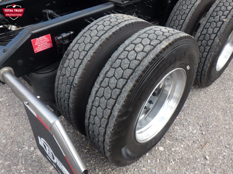 2020-volvo-vnl-760-image-8