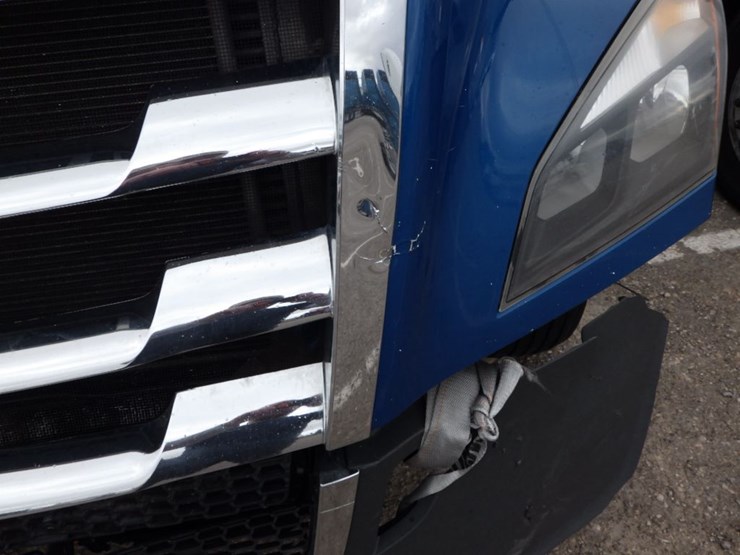 2021-freightliner-cascadia-126-image-4