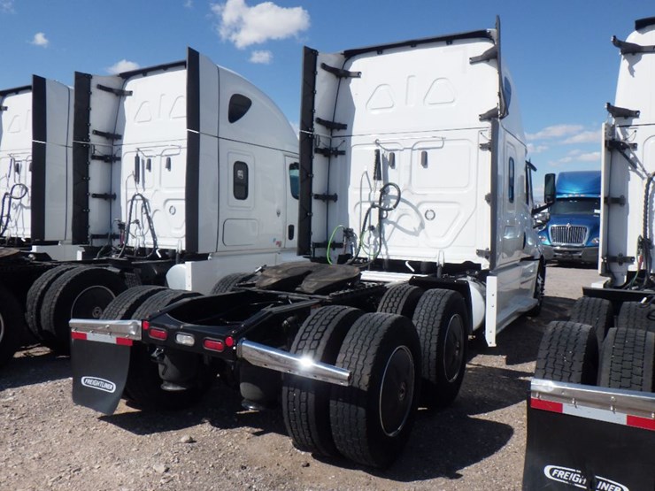 2024-freightliner-cascadia-126-image-9