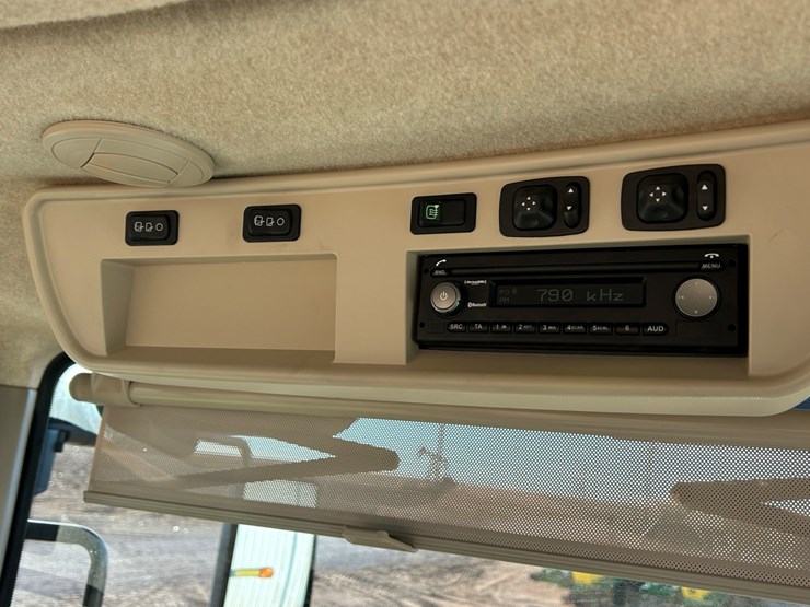 2019-john-deere-8370r-image-29