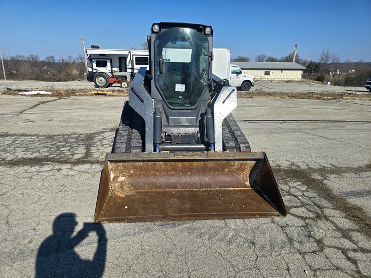 2012-deere-329d-image-18