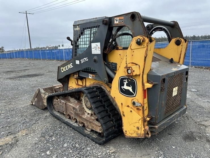 2023-deere-317g-image-3