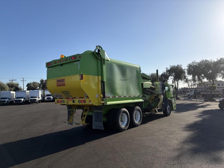 2018-mack-lr613-image-3