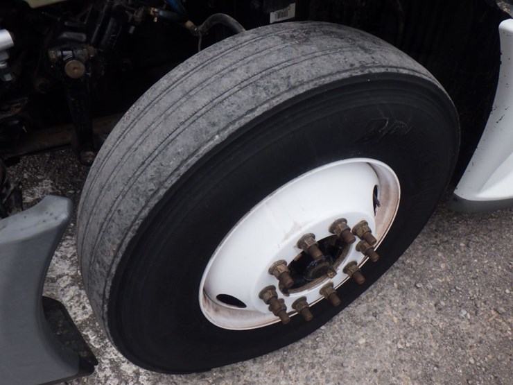 2014-freightliner-cascadia-125-image-22