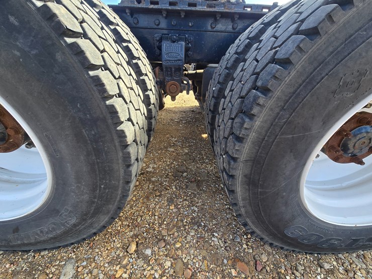 1997-peterbilt-377-image-82