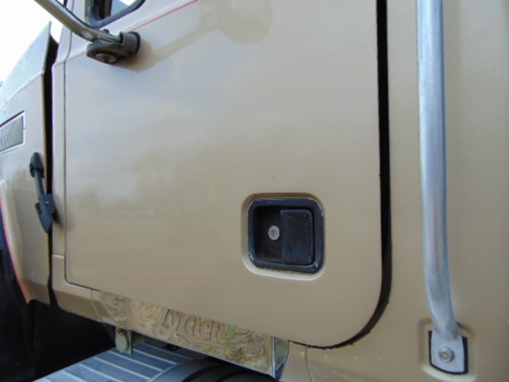 2006-mack-chn613-image-9