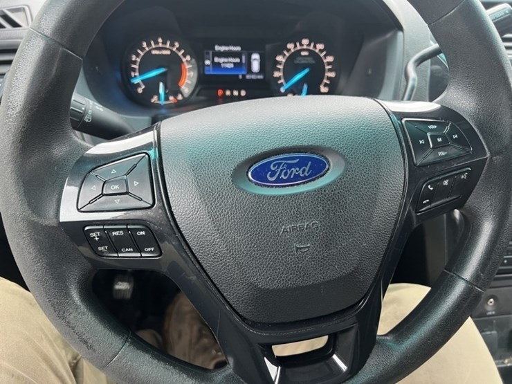 2017-ford-explorer-image-31