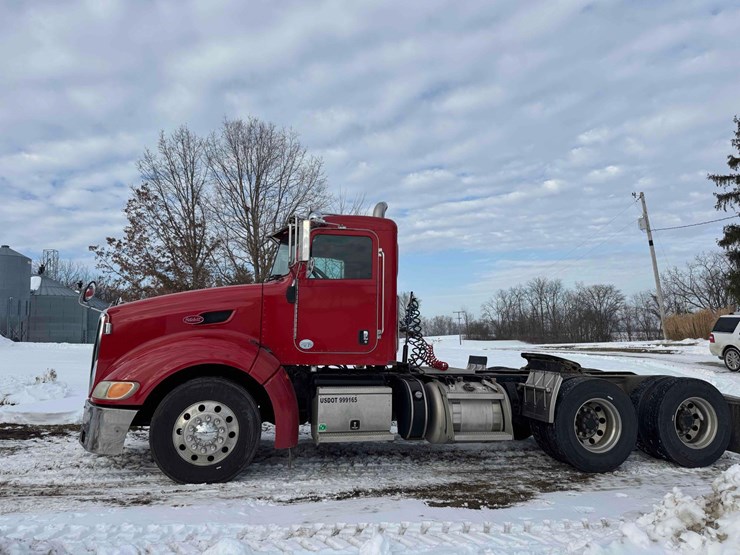 2012-peterbilt-386-image-3