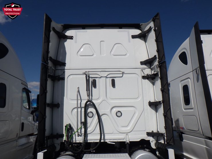 2024-freightliner-cascadia-126-image-13