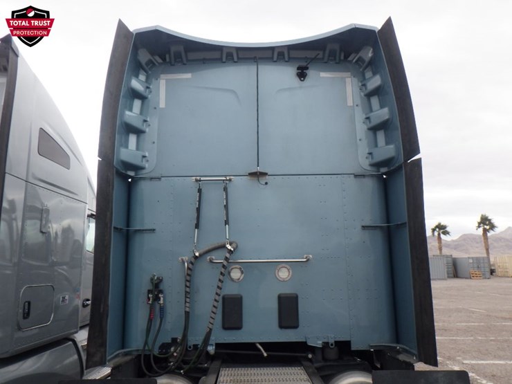 2022-peterbilt-579-image-10