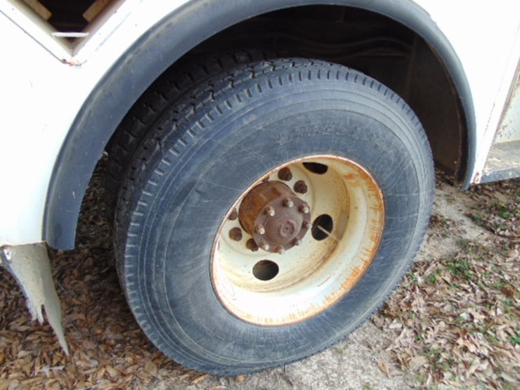 1995-ford-f800-image-5