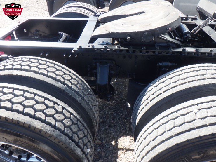 2021-volvo-vnl-760-image-4