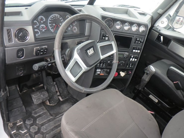 2012-caterpillar-ct660l-image-14