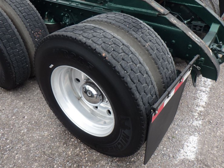 2013-kenworth-t800w-image-11