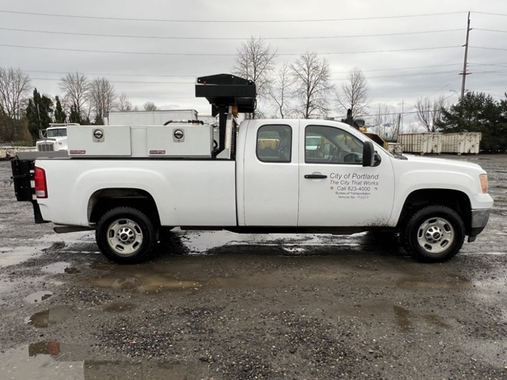 2011-gmc-sierra-extra-cab-pickup-image-3