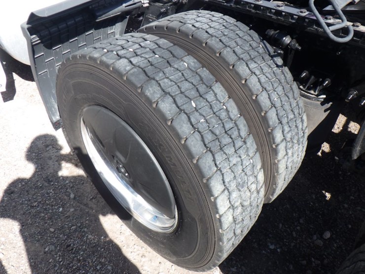 2024-freightliner-cascadia-126-image-15