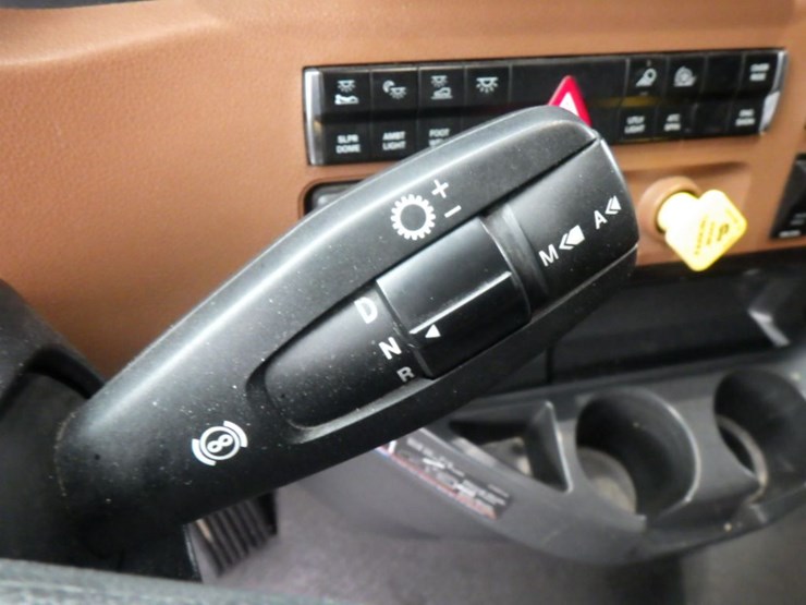 2022-freightliner-cascadia-126-image-17