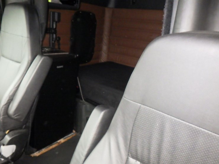 2022-freightliner-cascadia-126-image-19