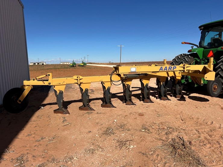 #77-•-2016-tatu-s-0499-image-2