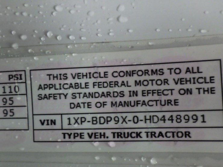 2017-peterbilt-579-image-18