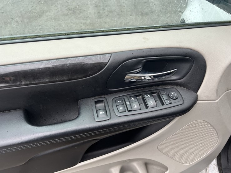 2014-dodge-grand-caravan-image-22