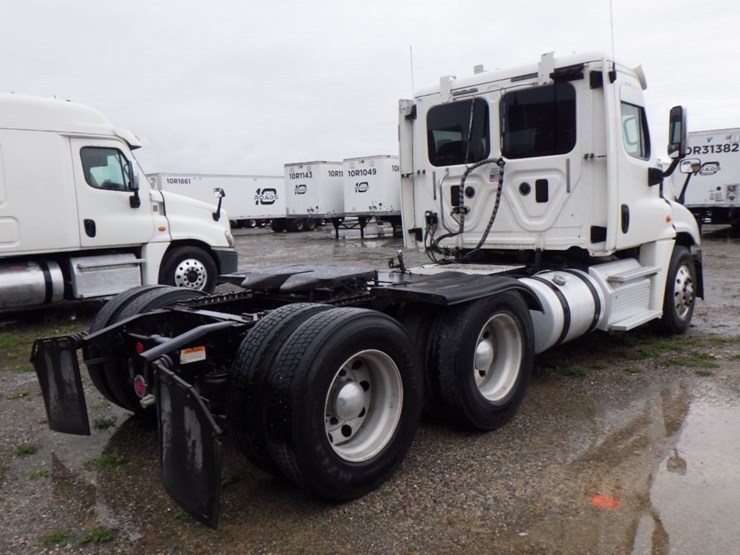 2016-freightliner-cascadia-125-image-7