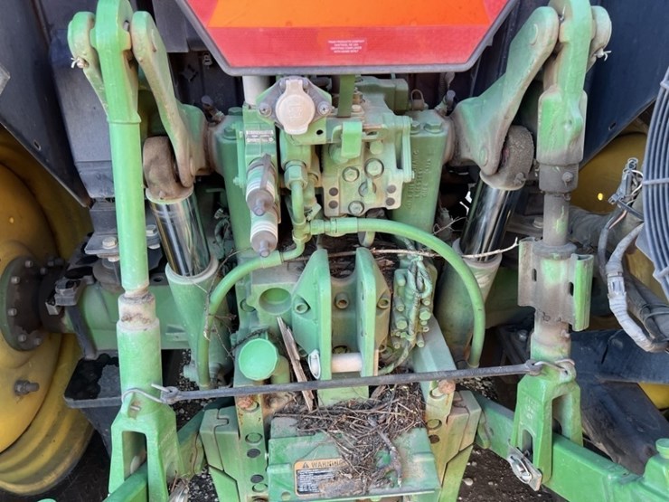 2015-john-deere-6125m-image-21