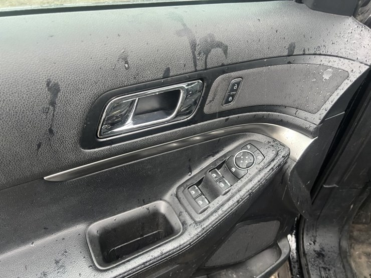 2017-ford-explorer-image-26