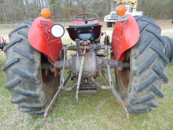 massey-ferguson-135-image-3