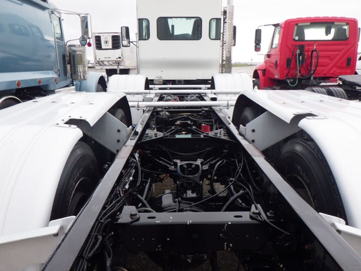 2014-kenworth-t660-image-10