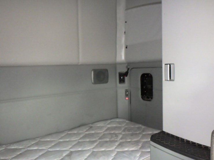 2022-kenworth-t680-image-5