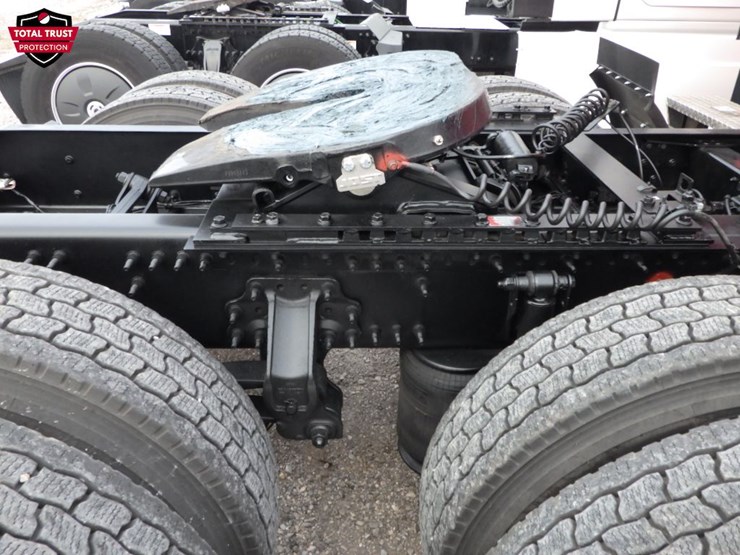 2025-volvo-vnl-760-image-6