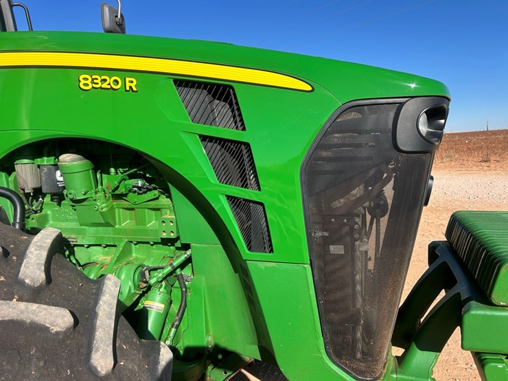 2010-john-deere-8320r-image-16