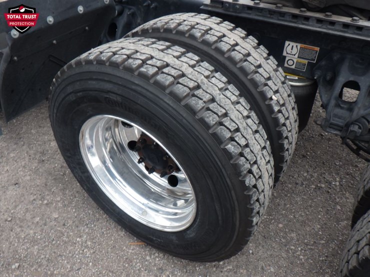 2022-peterbilt-579-image-13