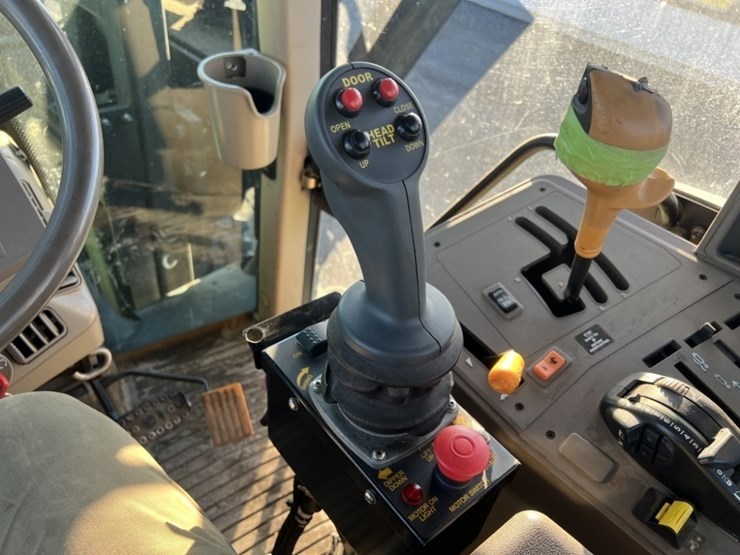 2015-john-deere-6125m-image-27