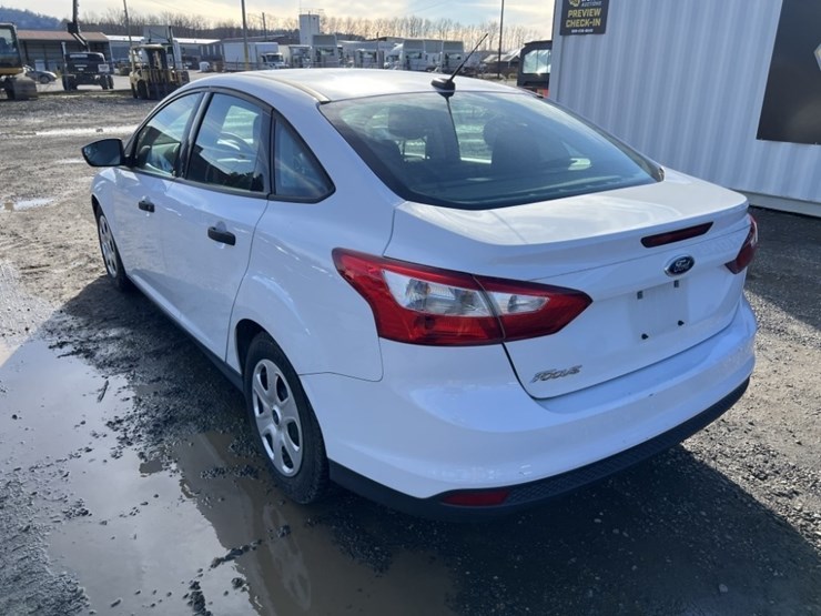 2014-ford-focus-sedan-image-6