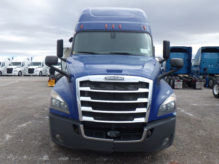 2019-freightliner-cascadia-126-image-2