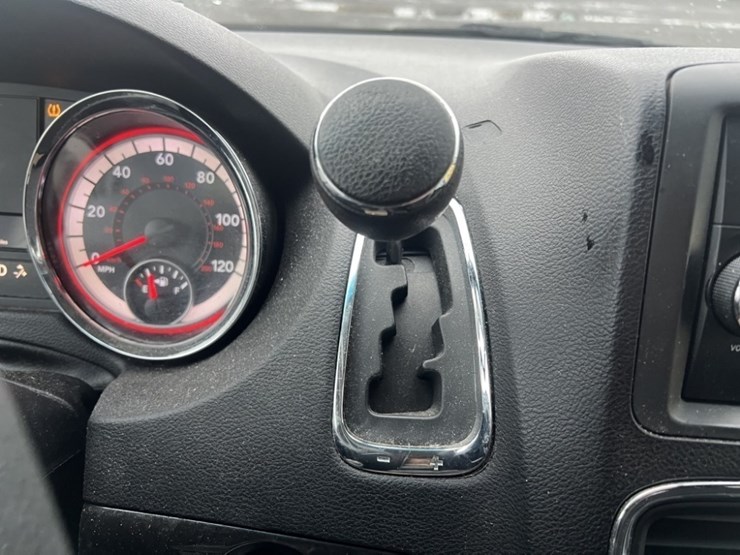 2014-dodge-grand-caravan-image-26