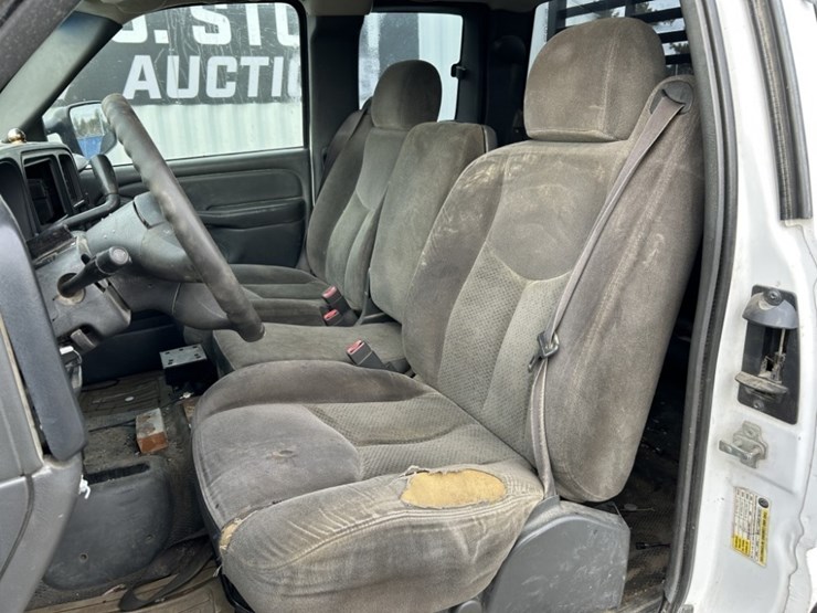 2006-chevrolet-silverado-3500-image-17