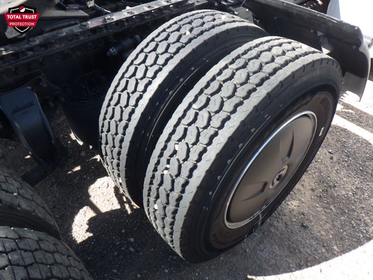 2024-freightliner-cascadia-126-image-7