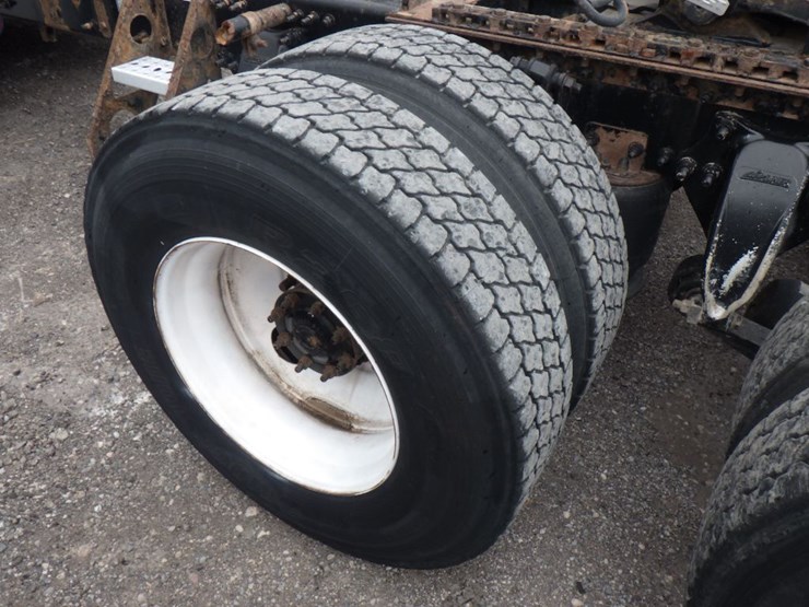 2014-freightliner-cascadia-125-image-13