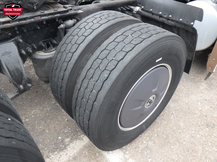 2023-freightliner-cascadia-126-image-5