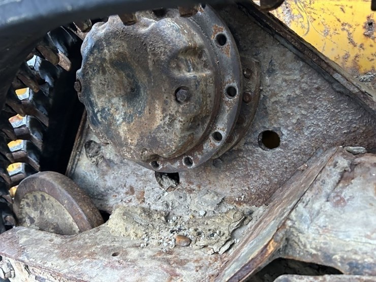 2023-deere-317g-image-15