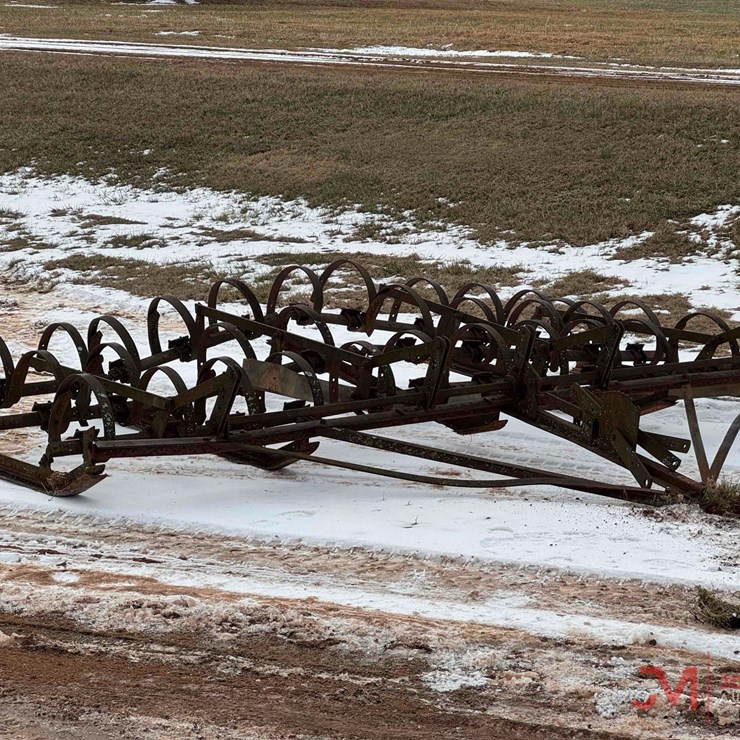 PULL TYPE FIELD CULTIVATOR / CHISEL PLOW