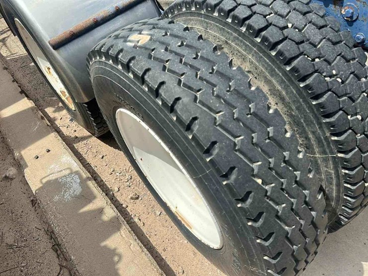 2001-peterbilt-378-image-5