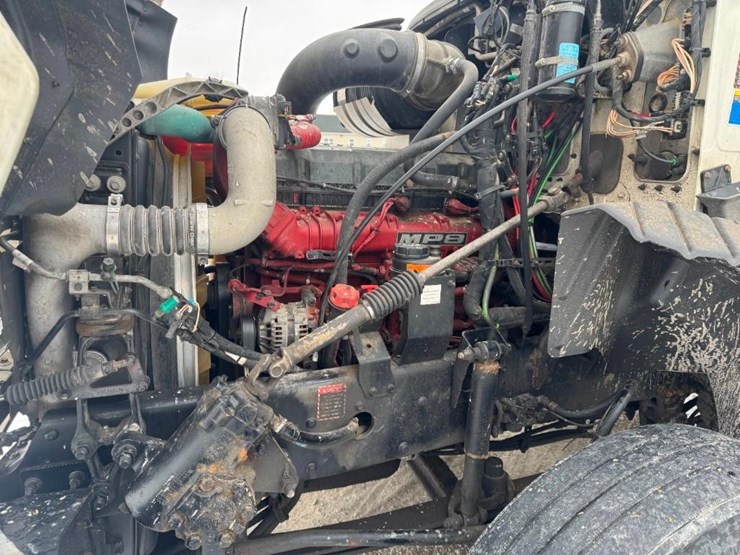 2018-mack-cxu613-day-cab-image-9