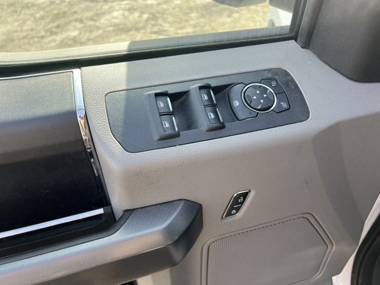 2017-ford-f150-xlt-image-28